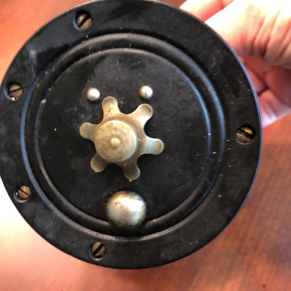 Vintage fishing reel 250 yd free spool - Picture 3 of 4